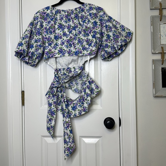 TALULAH Vibrant Floral Blouse with Puff Sleeves size Small - Picture 8 of 10